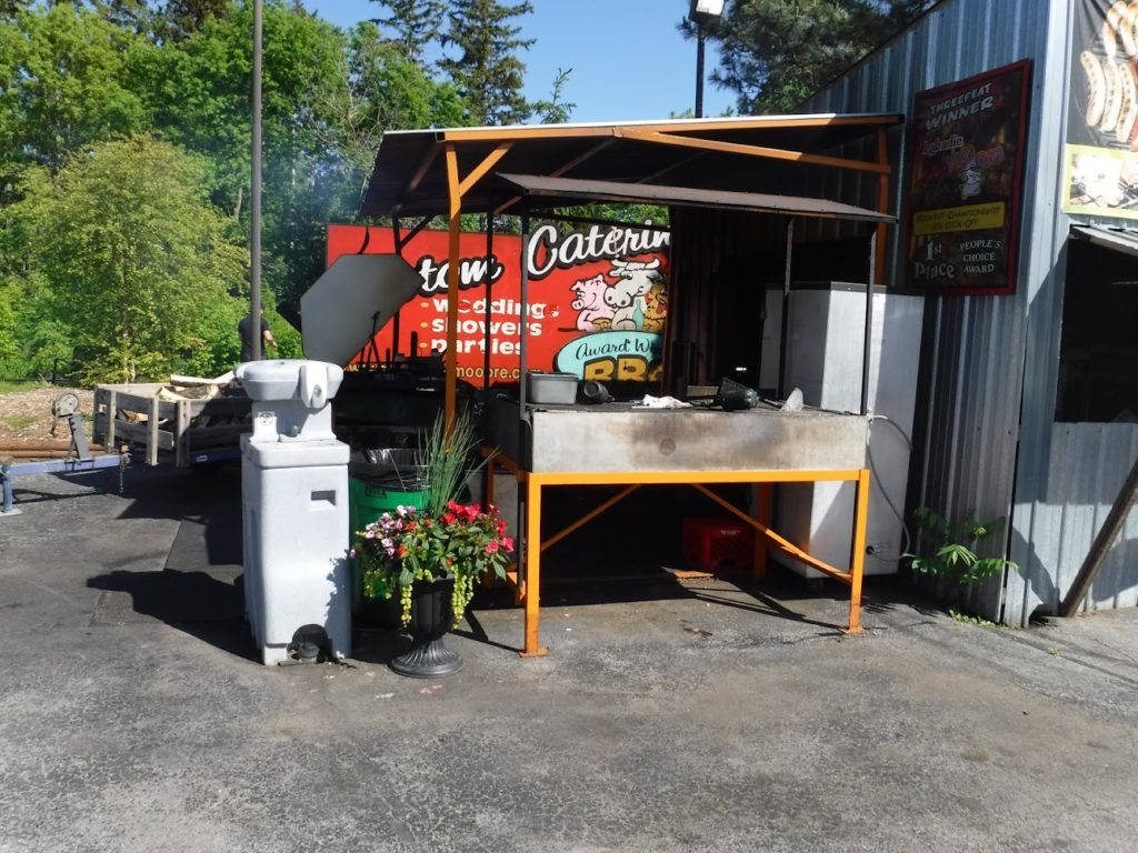 meaty's bbq grill area